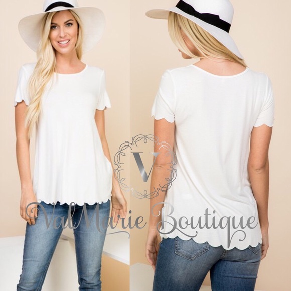 Scalloped off-white short sleeve top - Picture 3 of 3